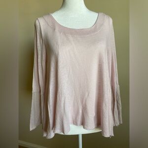 Free People Beach light weight long bell sleeved asymmetrical hem, blush, M